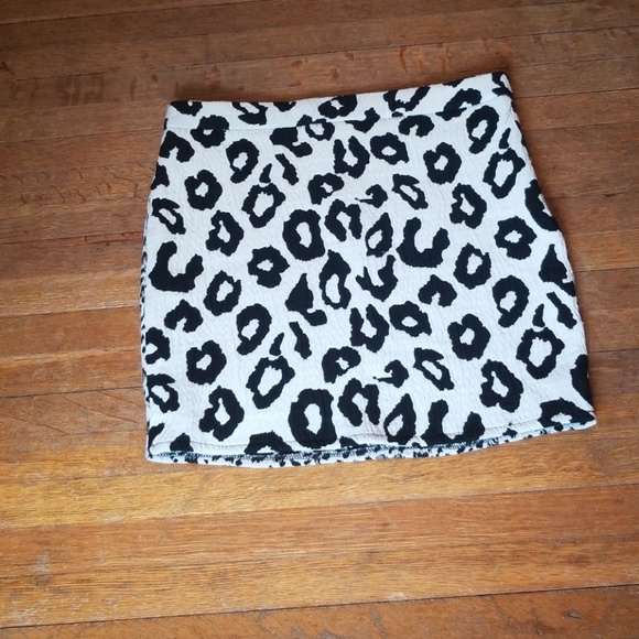 Zara Dresses & Skirts - 《ZARA》mini skirt